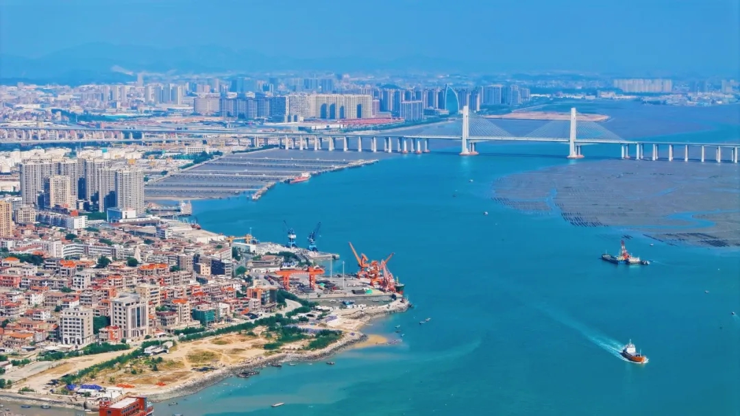 得益于区位优势,南安作为一个“海陆空”立体联动、内通外达的现代化综合交通枢纽,正快速崛起。南安市融媒体中心供图