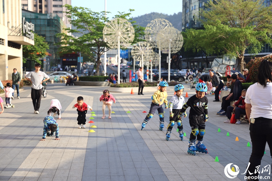 ������������һ�����ſڵĿڴ���԰���֡����������� �²���