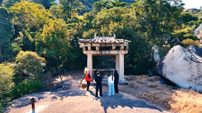 �����ο�ǰ���ƶ���ͤ�򿨡���������ý�����Ĺ�ͼ