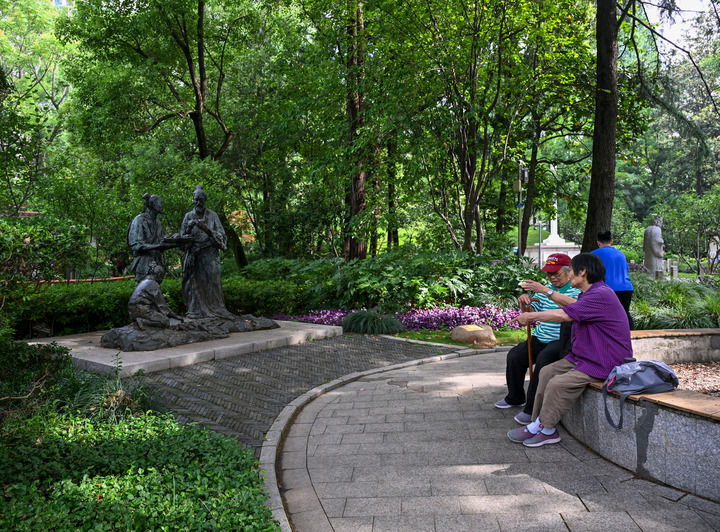 1752445775117132.jpg 1702384262286237769.jpg