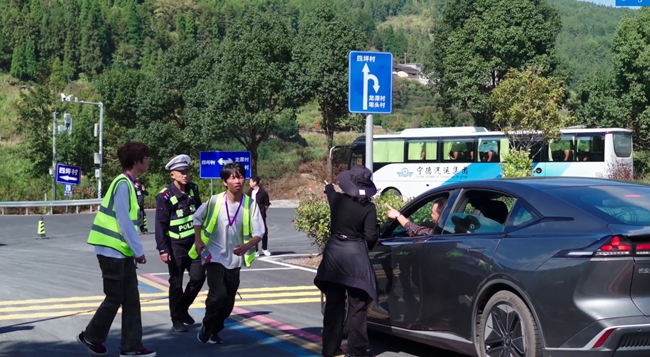 1766101078631319.jpg LOCAL17660504316324QCD9P3SXH.jpg